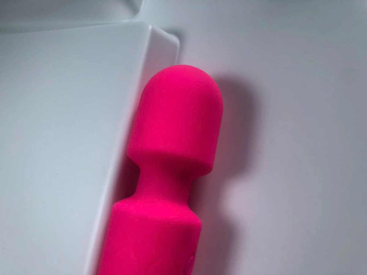 M&aacute;t xa điểm g Svakom Alinaia rung, ph&aacute;t nhiệt ch&iacute;nh h&atilde;ng