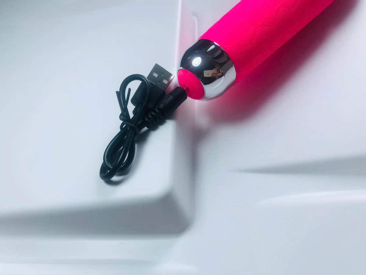 M&aacute;t xa điểm g Svakom Alinaia rung, ph&aacute;t nhiệt ch&iacute;nh h&atilde;ng