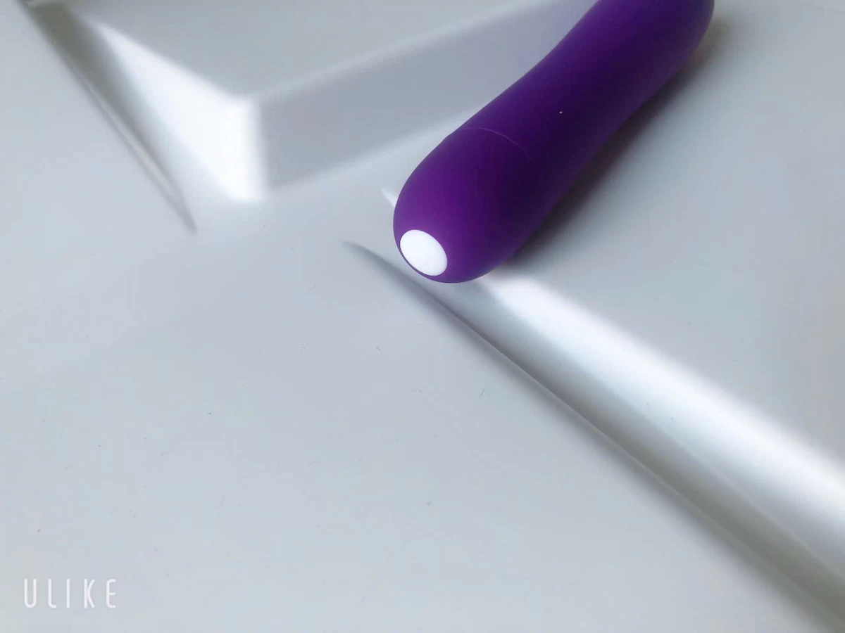 M&aacute;y massage điểm G Svakom Keri pin sạc