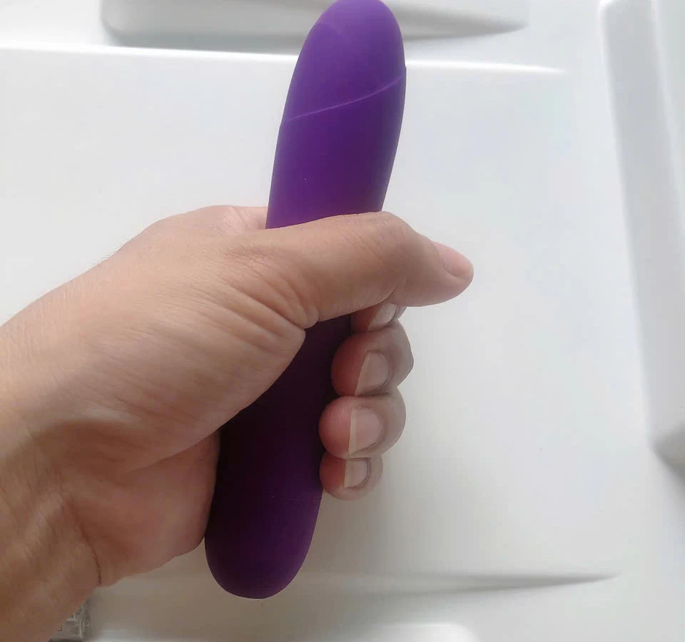 M&aacute;y massage điểm G Svakom Keri pin sạc