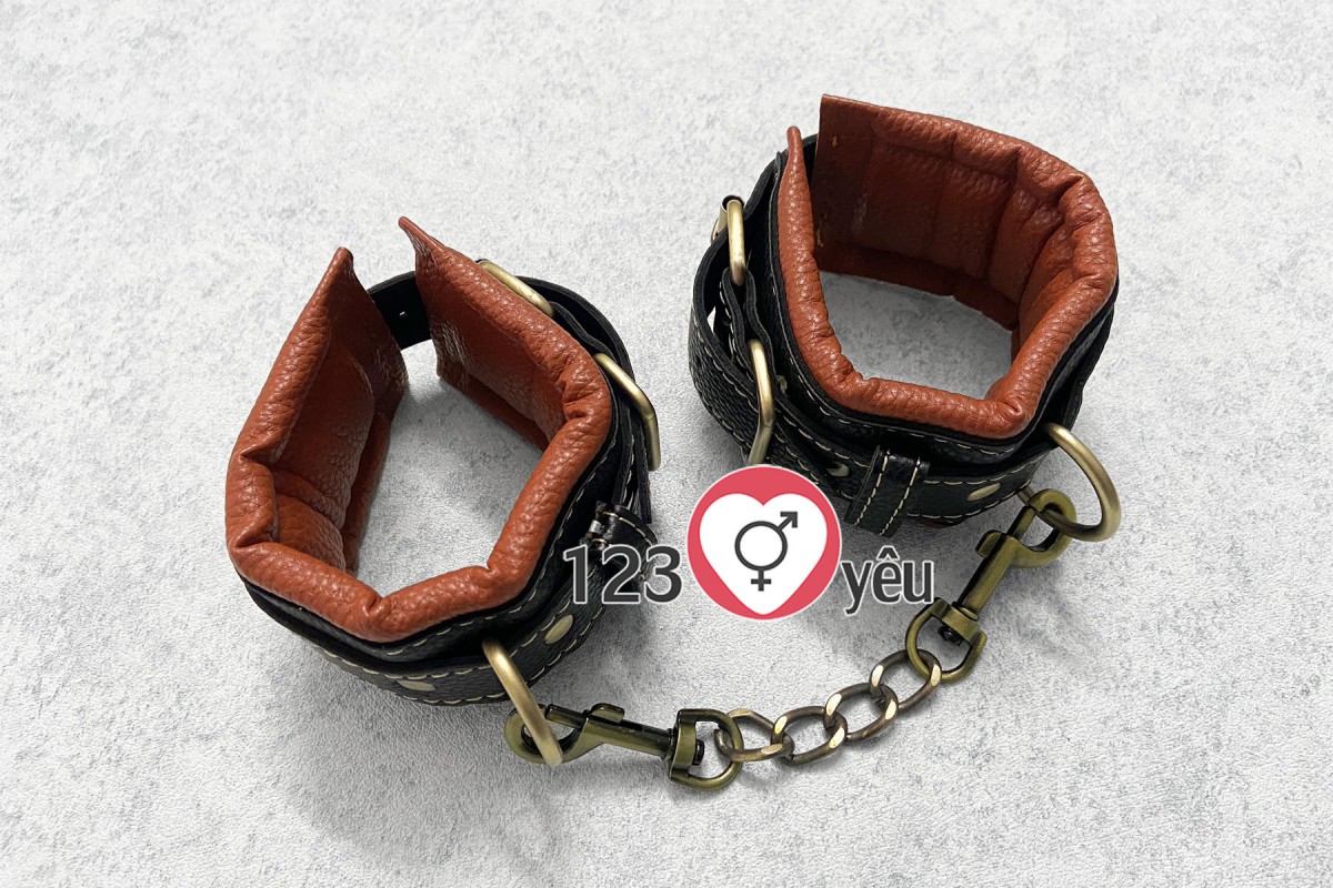 Đồ chơi t&igrave;nh y&ecirc;u bạo d&acirc;m kho&aacute; tay da 1