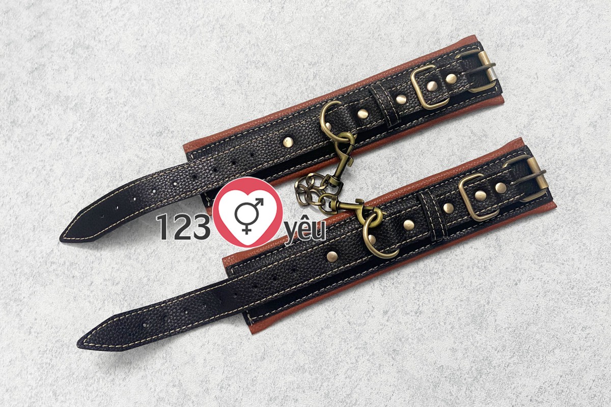 Đồ chơi t&igrave;nh y&ecirc;u bạo d&acirc;m kho&aacute; tay da 3