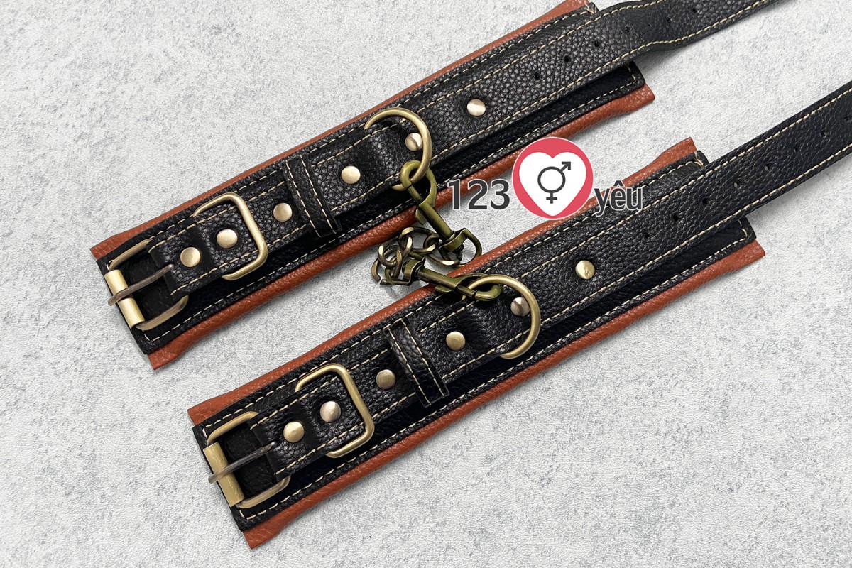 Đồ chơi t&igrave;nh y&ecirc;u bạo d&acirc;m kho&aacute; tay da 5