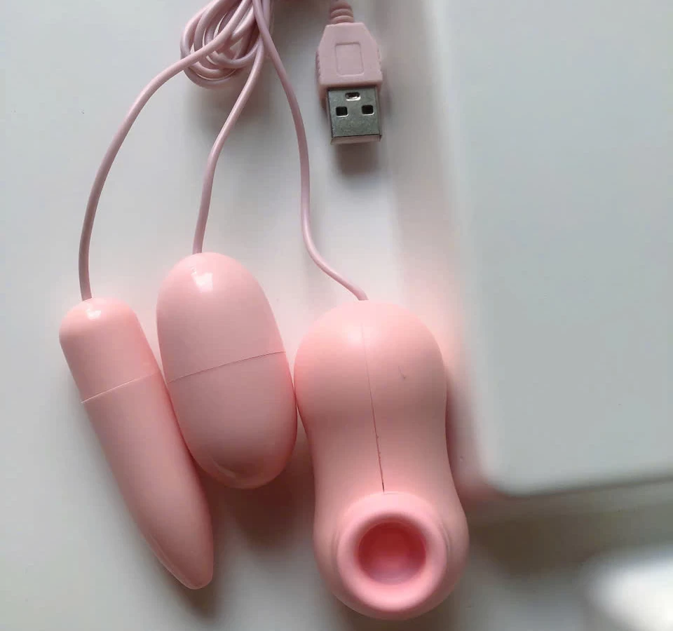 Trứng và lưỡi rung 3 đầu Akali cắm điện usb cực phê