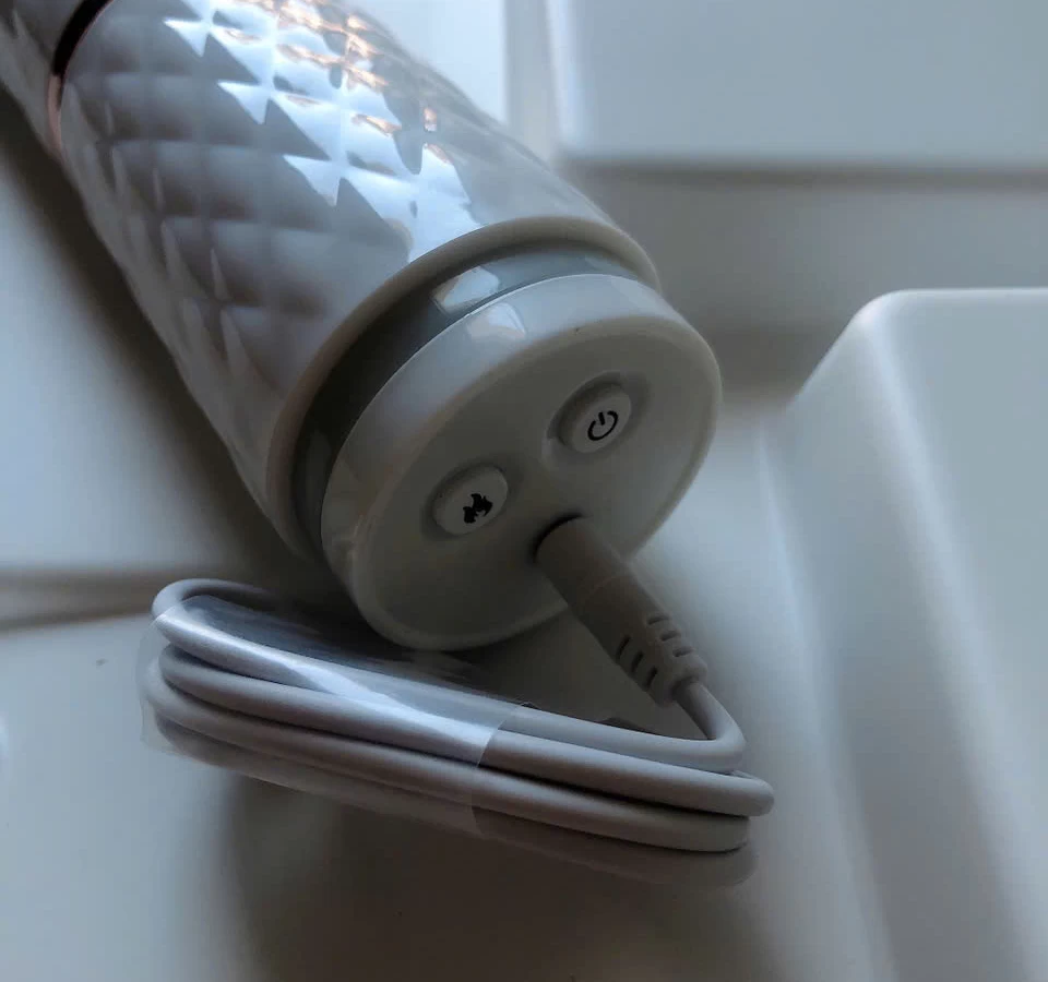 Dương v&acirc;̣t giả có đ&ecirc;́ rung thụt, phát nhi&ecirc;̣t đi&ecirc;̀u khi&ecirc;̉n từ xa