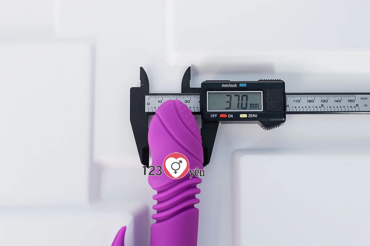 Dương vật giả rung thụt Ella Rod phát nhi&ecirc;̣t pin sạc