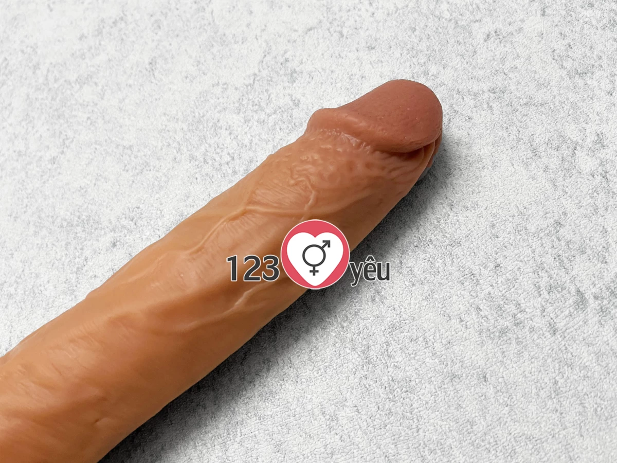 Dương vật giả c&oacute; đế Real Dildo rung, thụt, phát nhi&ecirc;̣t đi&ecirc;̀u khi&ecirc;̉n từ xa