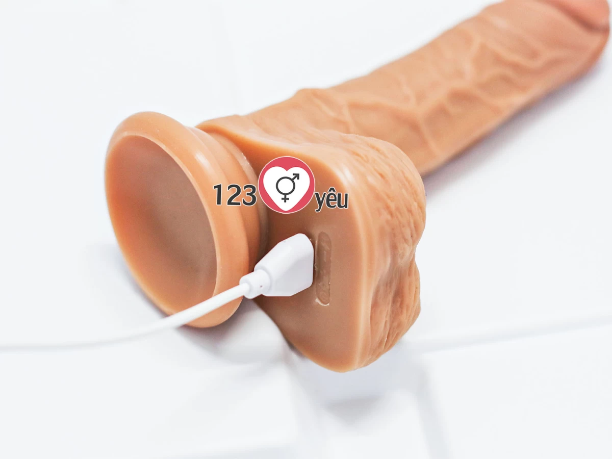 Dương vật giả c&oacute; đế Devil Yeain rung ngoáy cực mạnh