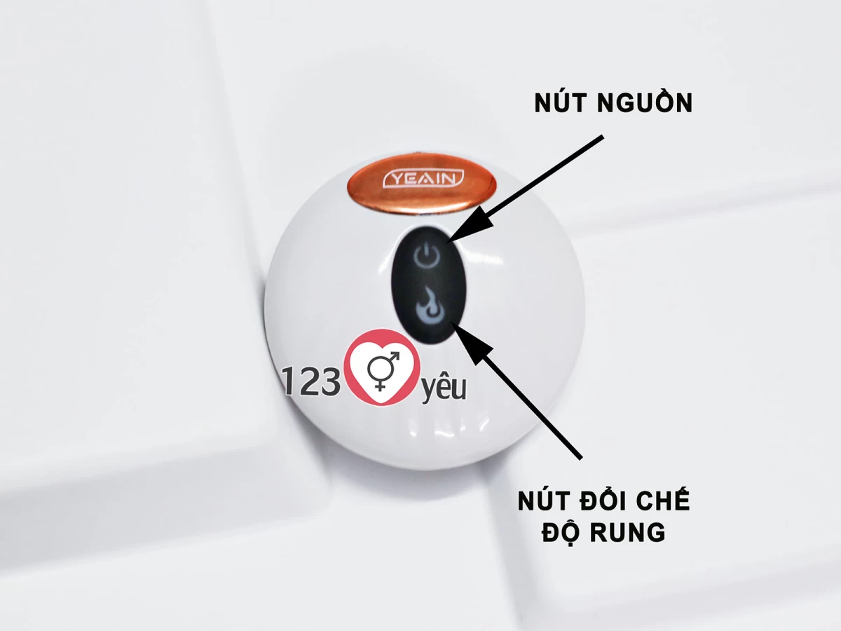 Dương vật giả c&oacute; đế Devil Yeain rung ngoáy cực mạnh