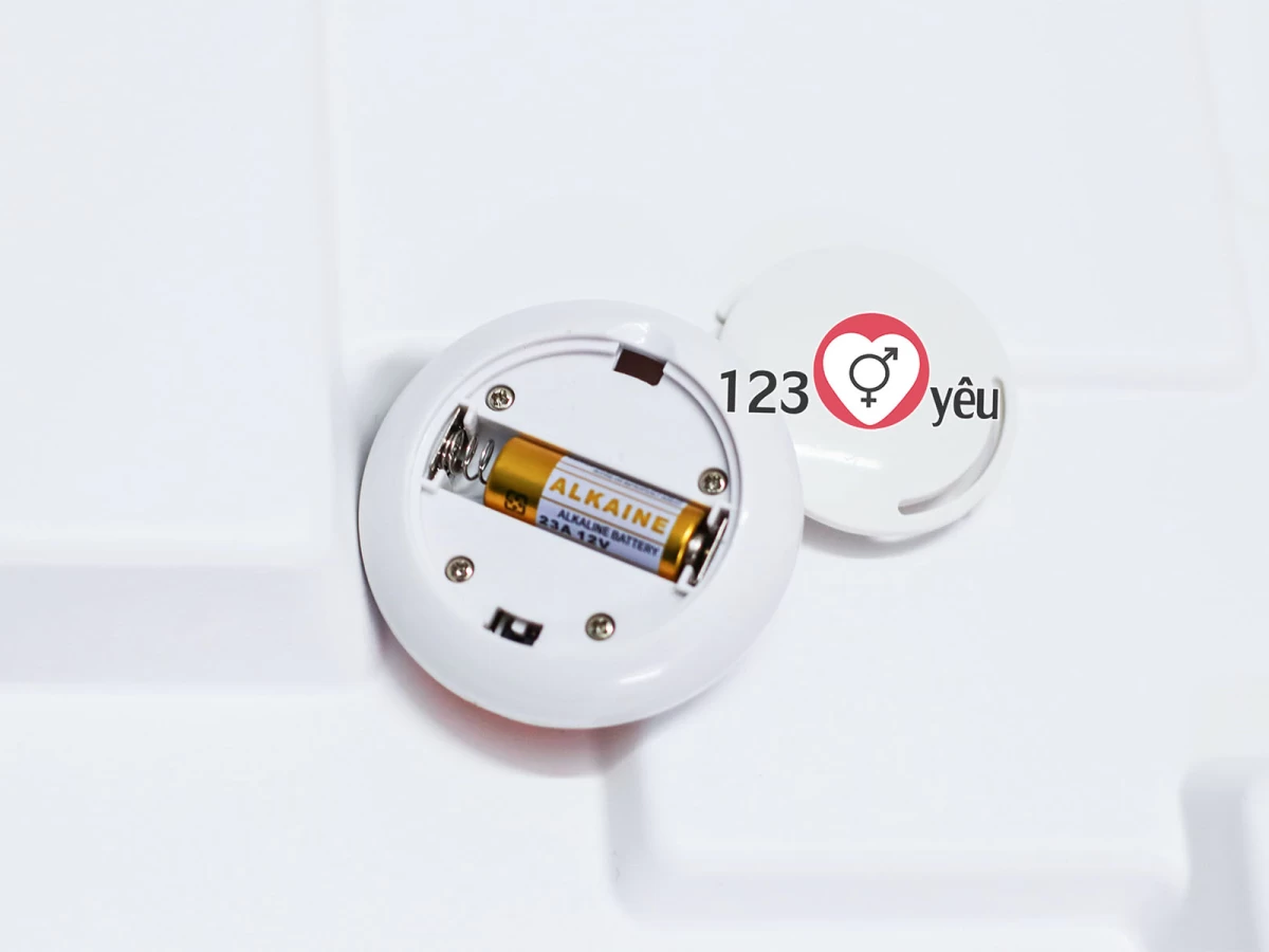 Dương vật giả c&oacute; đế Devil Yeain rung ngoáy cực mạnh