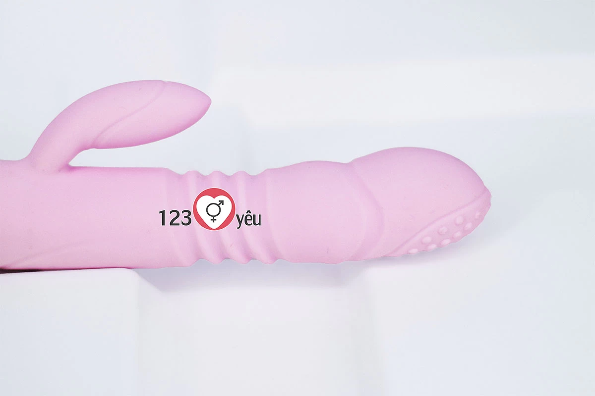 Dương v&acirc;̣t giả đa năng rung, thụt, phát nhi&ecirc;̣t Charlot