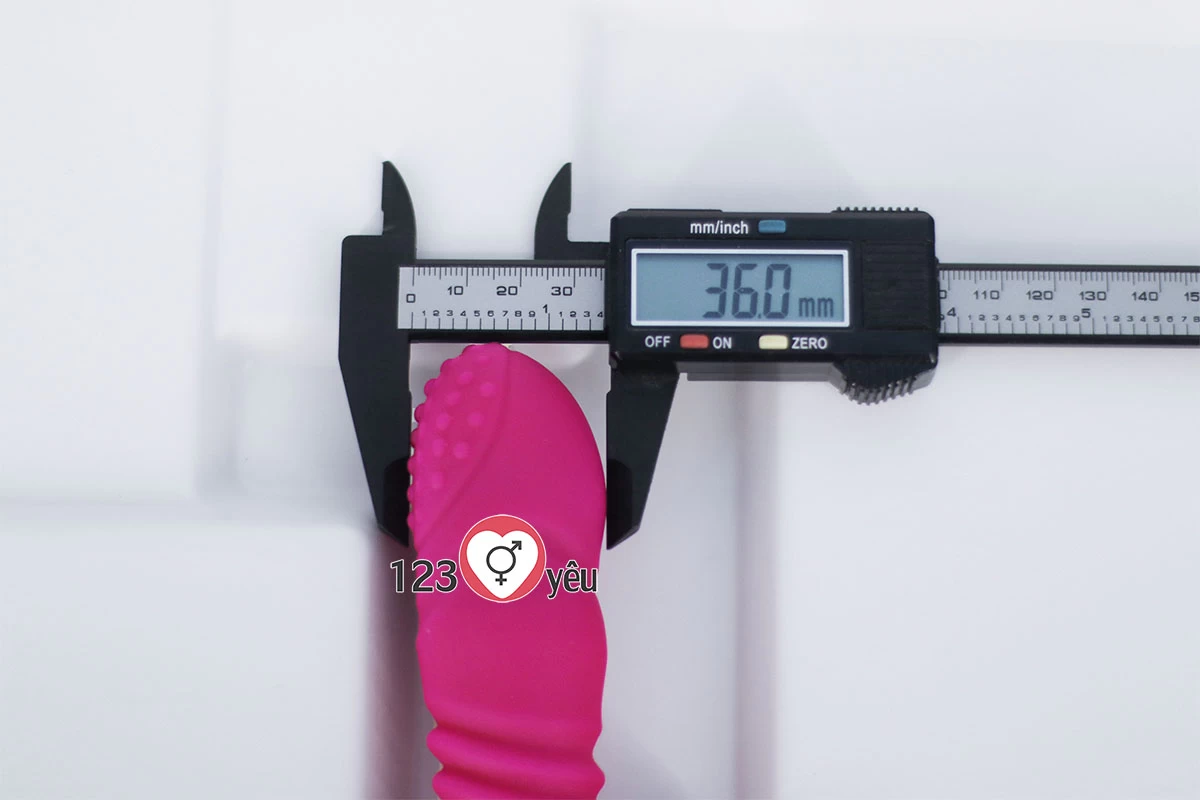 Dương v&acirc;̣t giả đa năng rung, thụt, phát nhi&ecirc;̣t Charlot