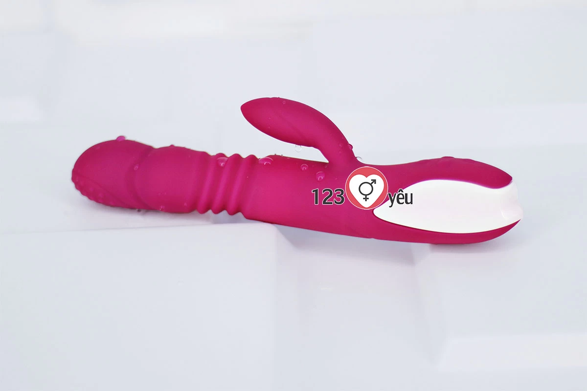 Dương v&acirc;̣t giả đa năng rung, thụt, phát nhi&ecirc;̣t Charlot