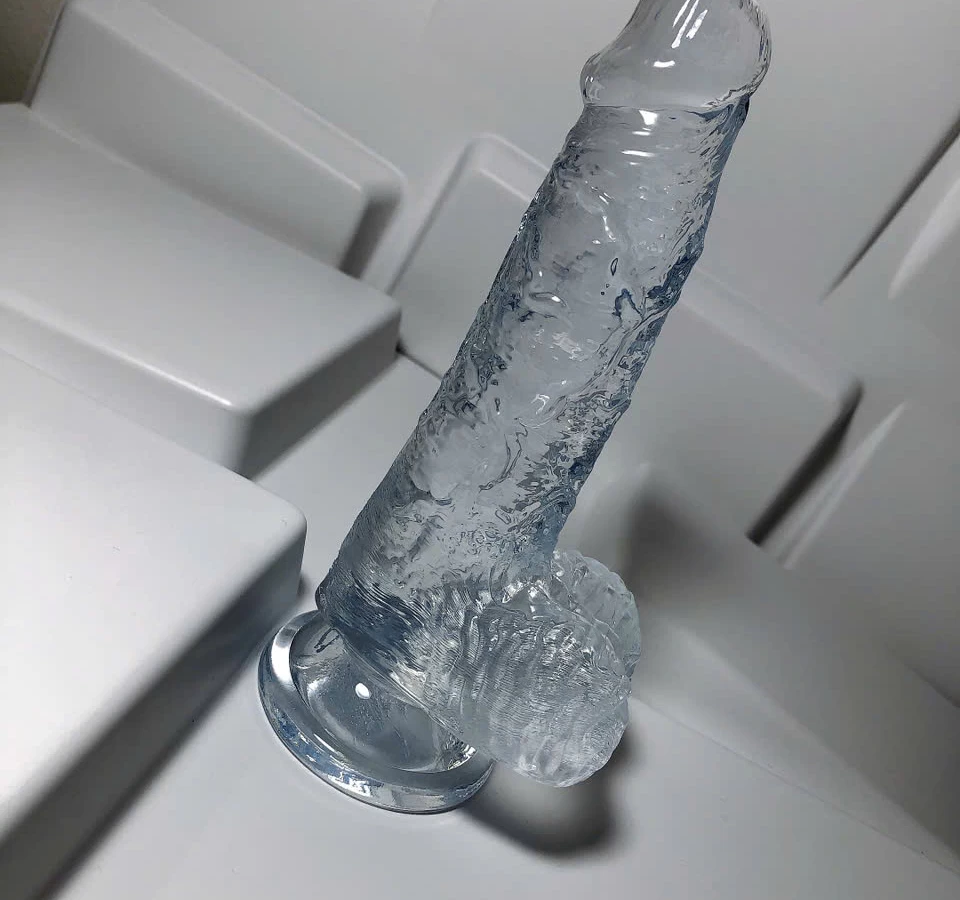 Dương vật giả c&oacute; đế trong suốt