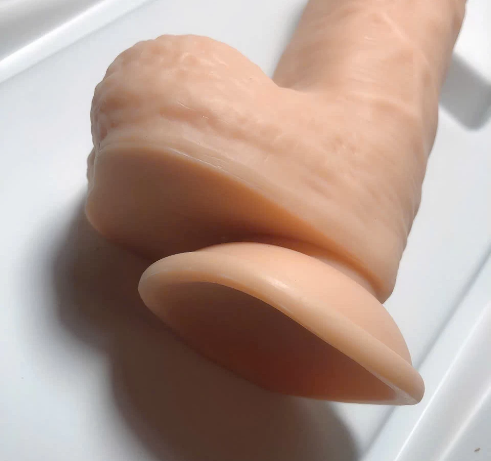 Dương vật giả c&oacute; đế si&ecirc;u khủng