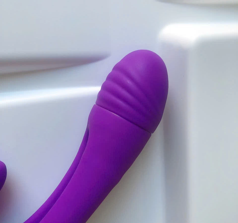 Dương vật giả rung đ&aacute; lưỡi k&iacute;ch th&iacute;ch điểm G