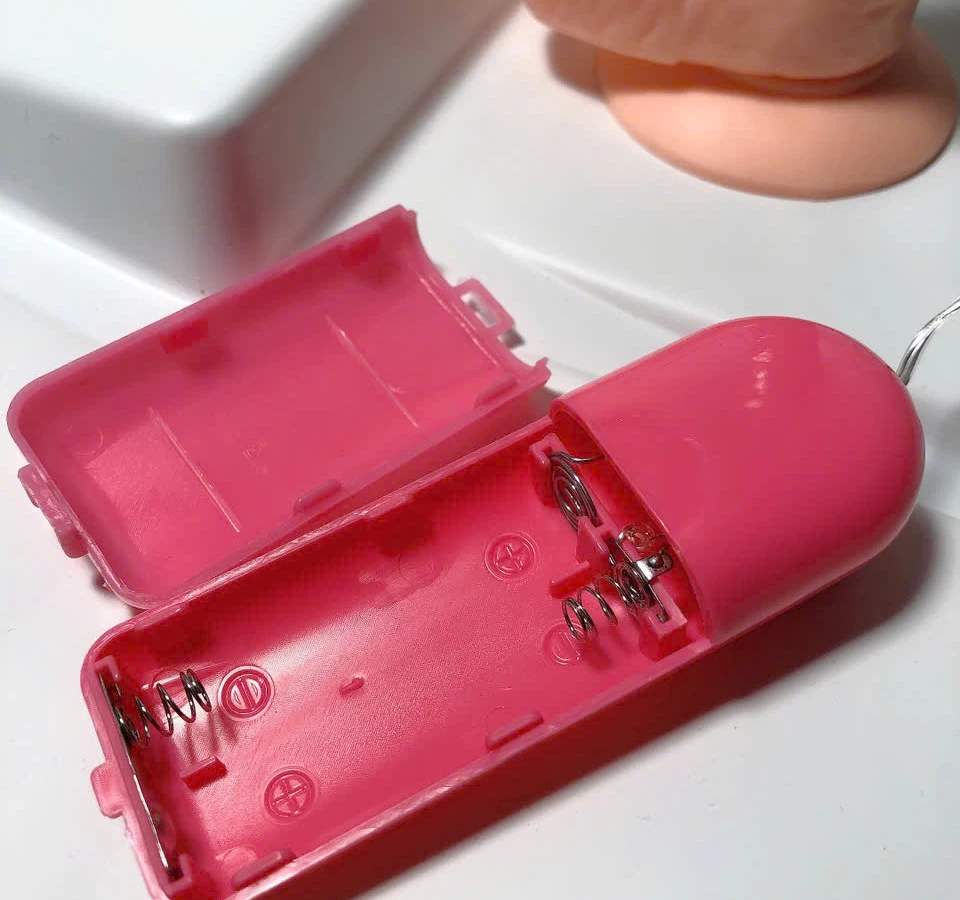 Dương vật giả có đế Royal Ares rung cực mạnh pin sạc