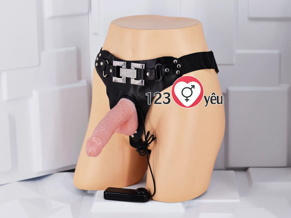 Dương vật giả c&oacute; d&acirc;y đeo Ultra Passionate có rung cho LES