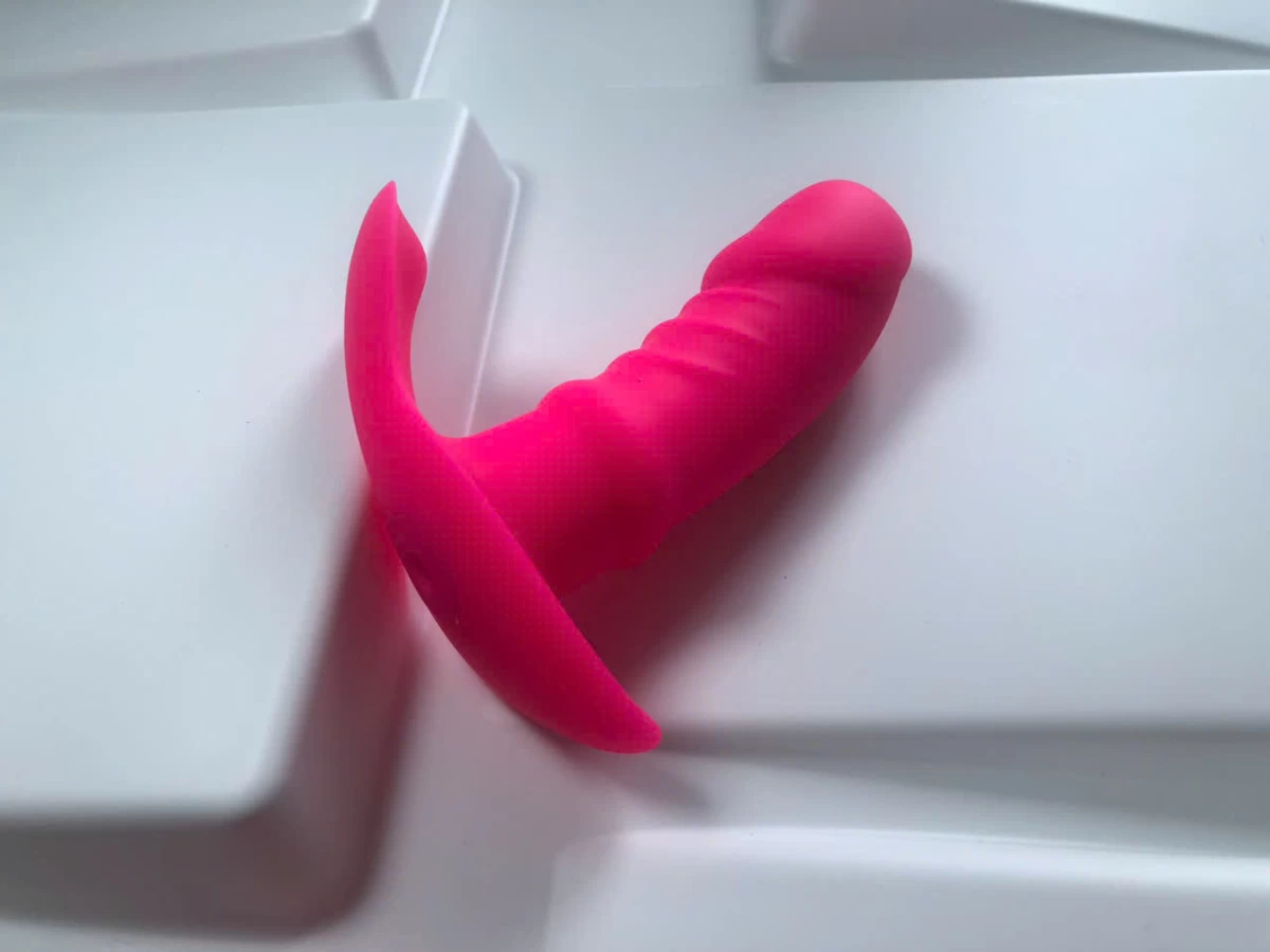 Dương vật giả Lovetoy 2 đầu đi&ecirc;̀u khi&ecirc;̉n từ xa