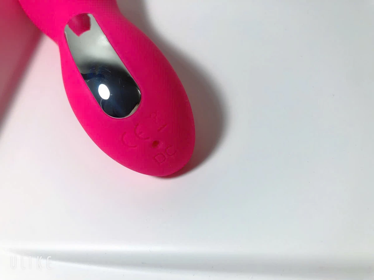 M&aacute;y b&uacute; m&uacute;t ngực k&iacute;ch th&iacute;ch