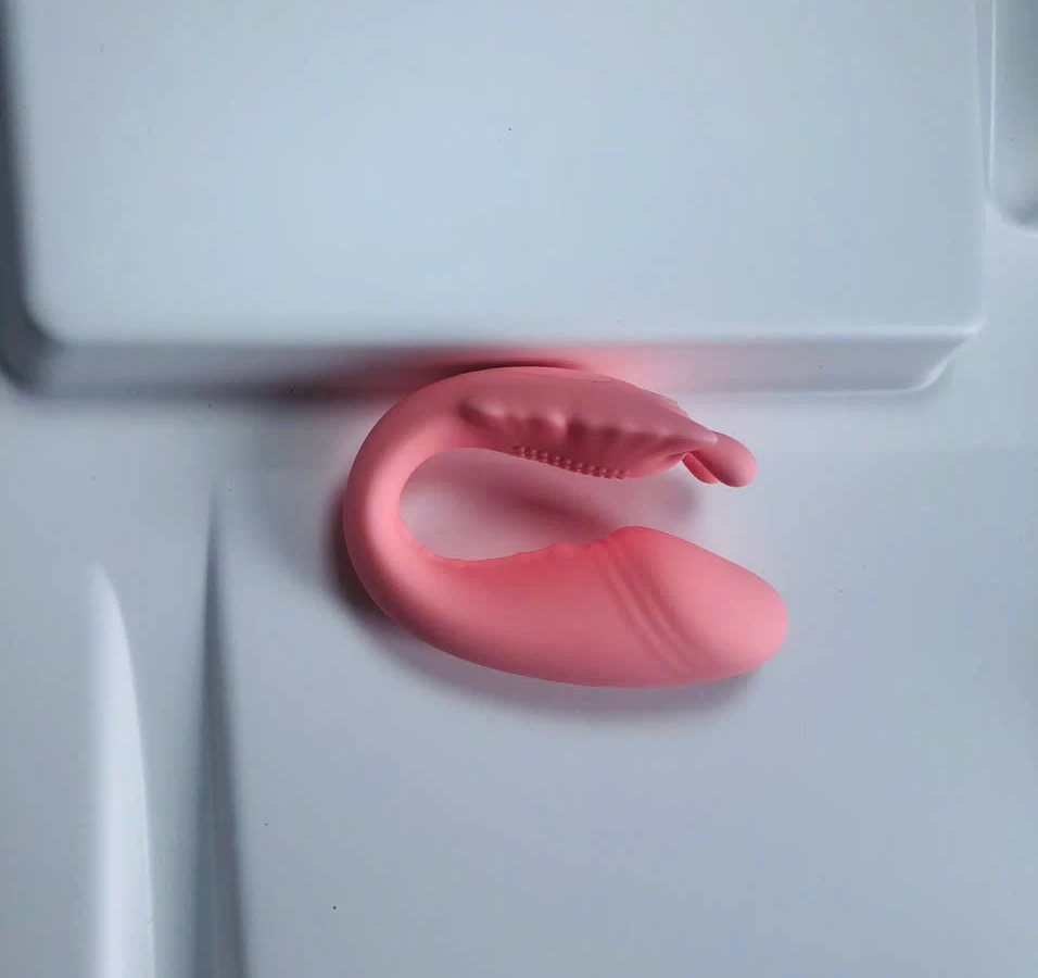 Máy mát xa đi&ecirc;̉m G quần n&oacute;t Jumping h&igrave;nh bướm