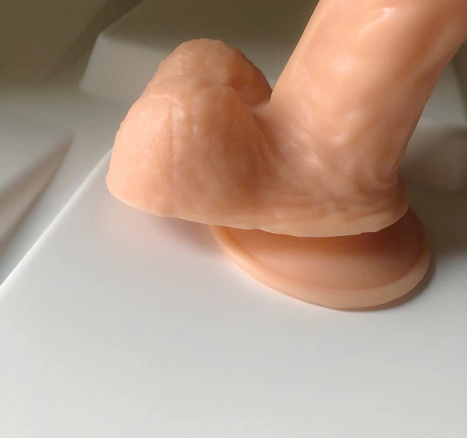 Dương vật giả c&oacute; đế kh&ocirc;ng rung 8.5 inch